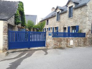 Clôture et portail ALU bleu, Dam menuiserie à Theix, Vannes